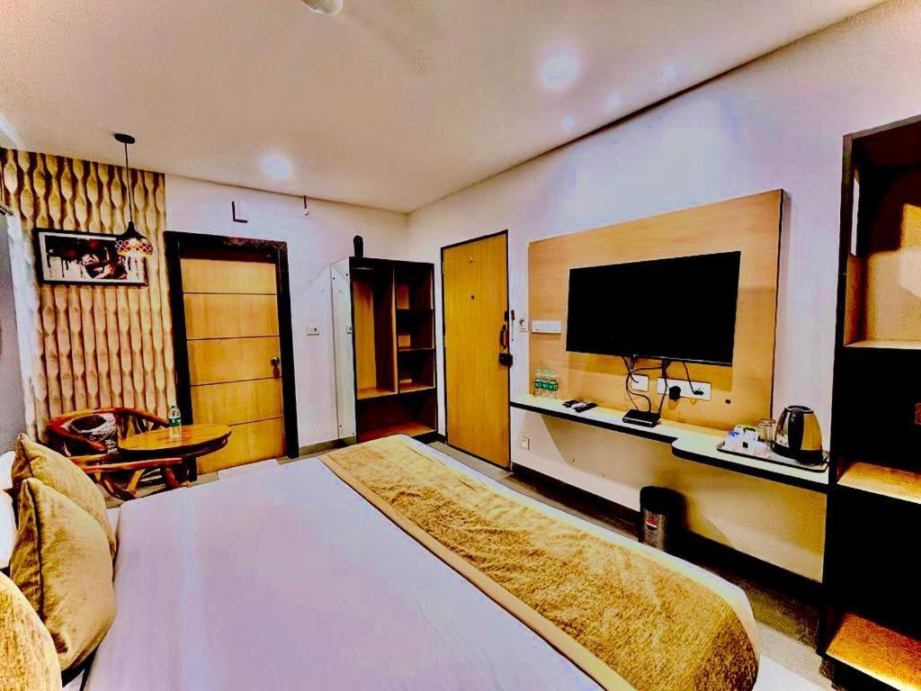 Hotel Lake View Airport Zone Hyderabad Exterior photo